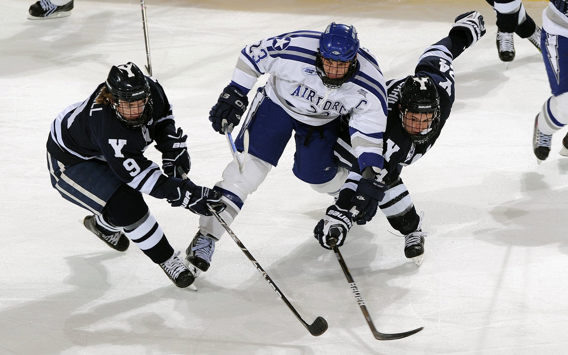 开云体育安全平台-欧锦赛半决赛展开激烈角逐，胜者将面对强敌，欧锦赛快讯